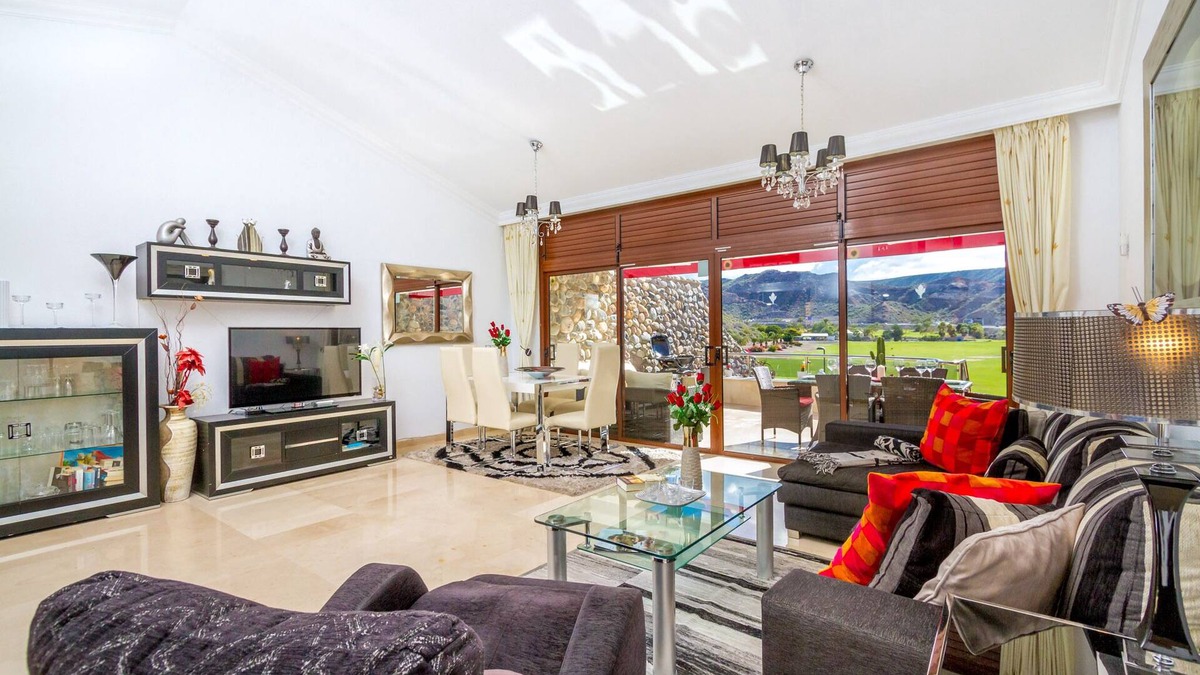 Mogan Villa | Casa Holmston Anfi Tauro. Great design, views, private hot tub & communal pool.