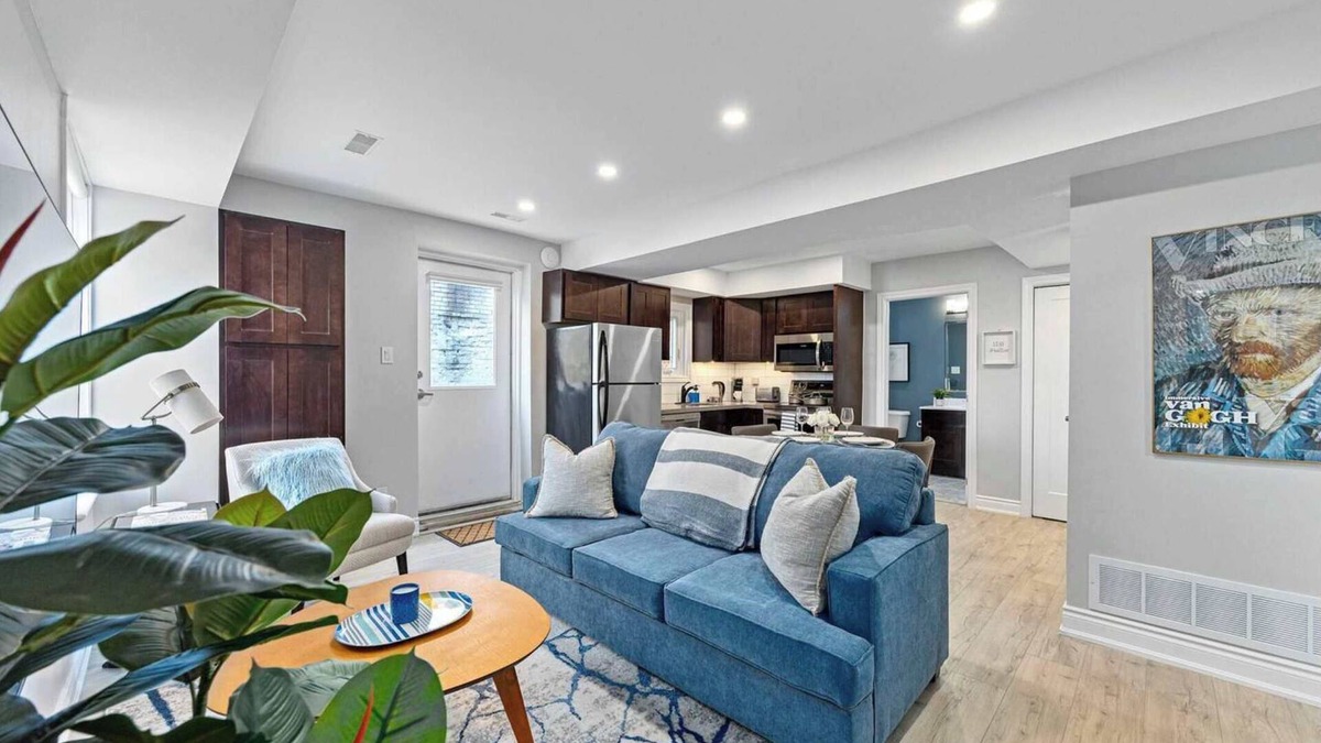 Forest Hill South House | Casa Hotel: Stylish Modern Family Suite w Patio