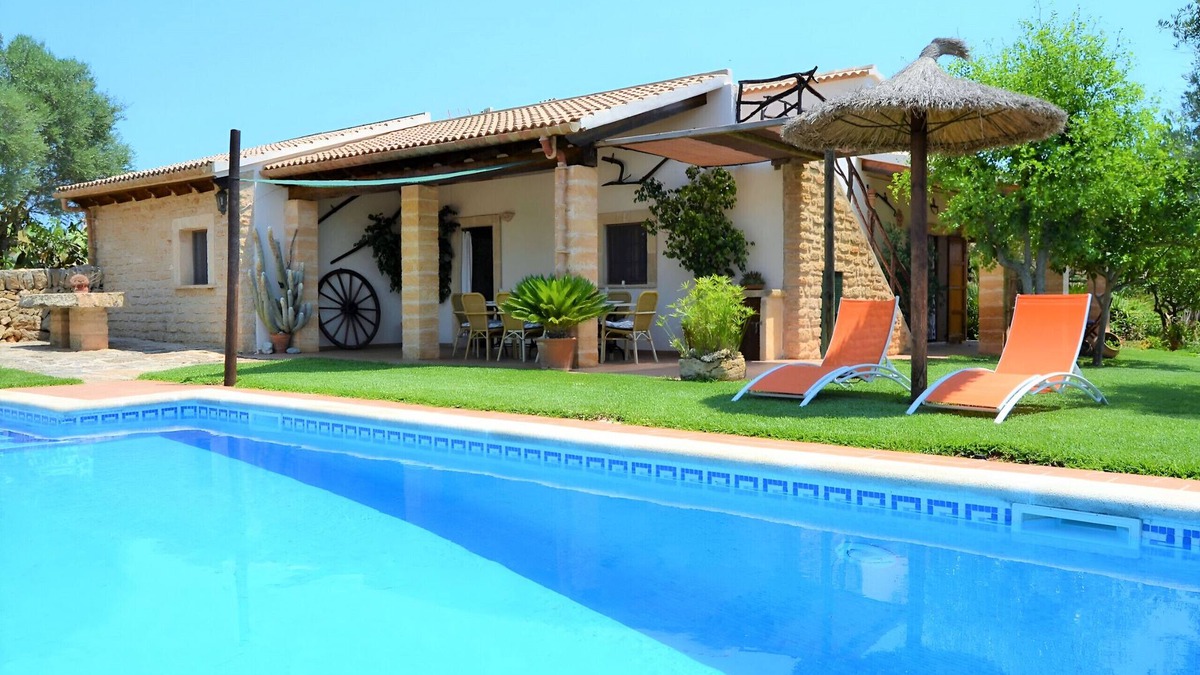 Santa Margalida Villa | Casa Inés 165 magnificent finca with private pool, large garden, air conditioning and WiFi
