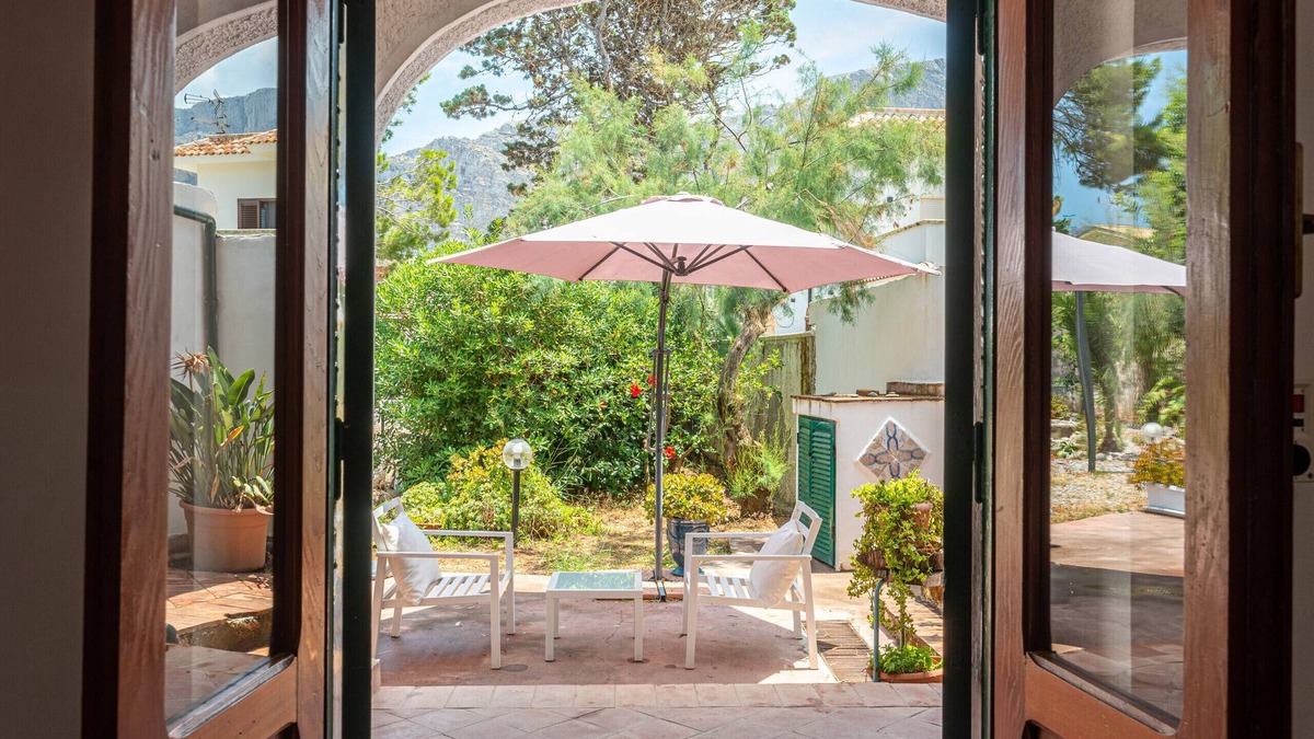 Isola delle Femmine Apartment | Casa Isotta con Giardino by Wonderful Italy