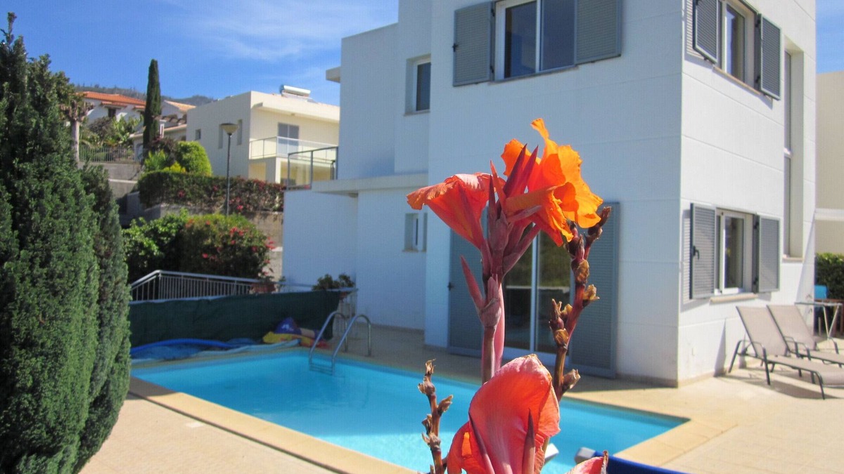 Estreito da Calheta House | CASA IVA 3 bedroom, 3 bathroom House with swimming pool and sea views
