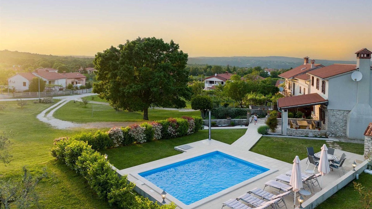 Salakovci Villa | Casa Ivanovac with pool and large front yard