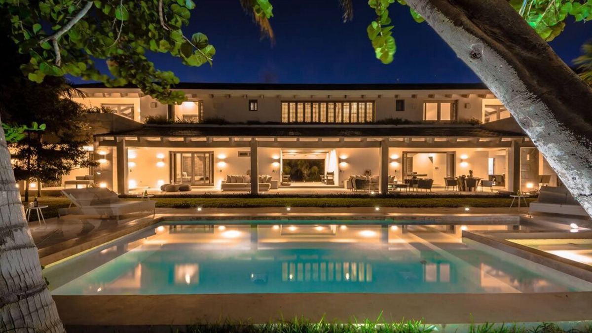 Zona Hotelera House | Casa Ixchel Luxurious Oceanfront Regal Estate in the Caribbean Sea