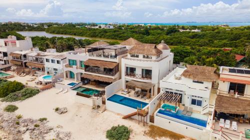 Isla Mujeres Villa | Casa Javi- Ocean Front located Mid Isla Mujeres