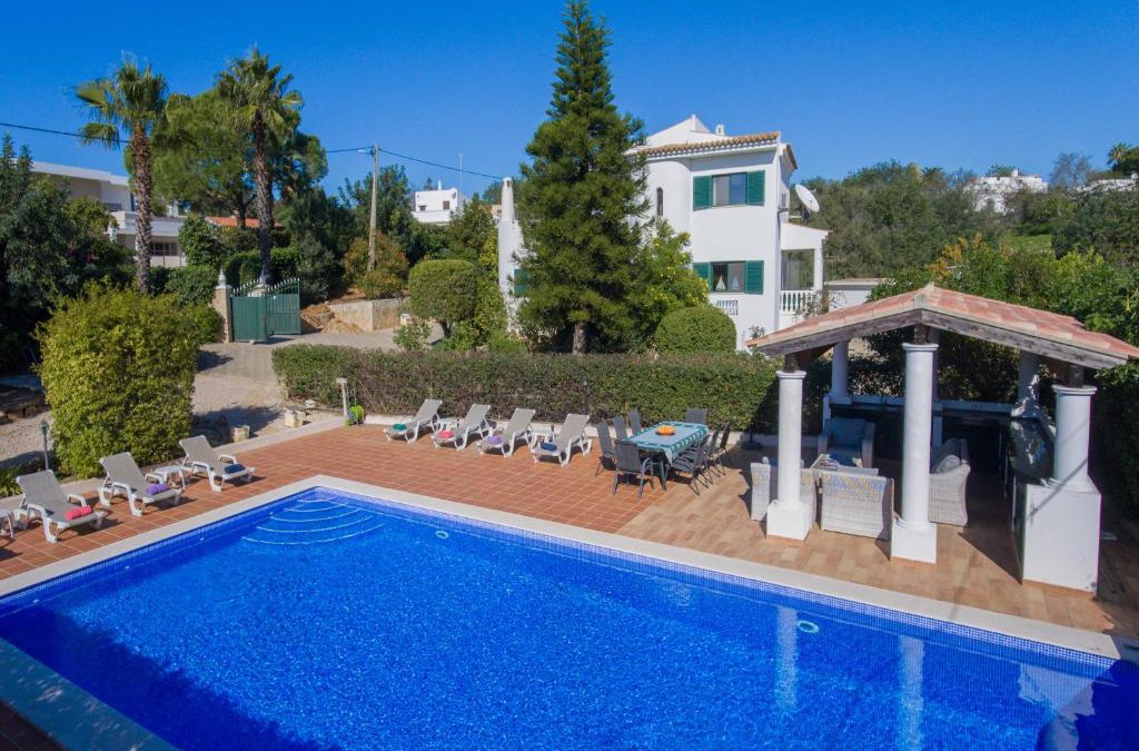 Quelfes Villa | Casa Josephine by Portucasa