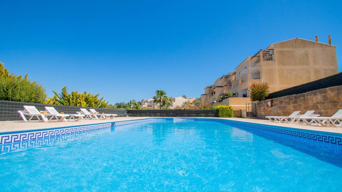 Estombar Apartment | Casa Kantara Apartment with Balcony