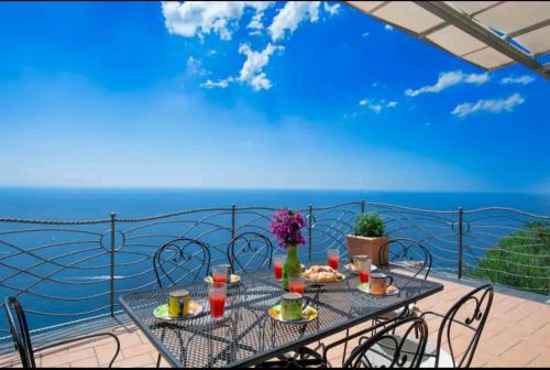 Furore House | Casa L'incanto in Amalfi Coast con terrazza vista mare
