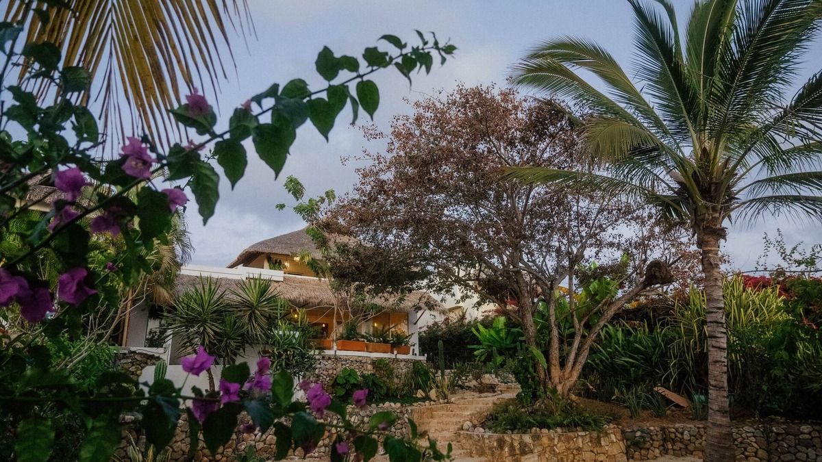 Emiliano Zapata Villa | Casa La Bomba - Luxury and Serenity atop La Punta