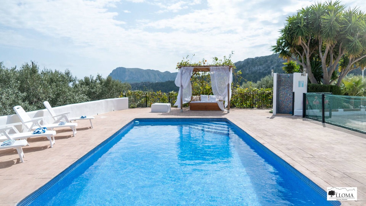 Altea la Vella Cottage | Casa La Lloma for 10 pers. Equipped with a small workshop, for bicycles.