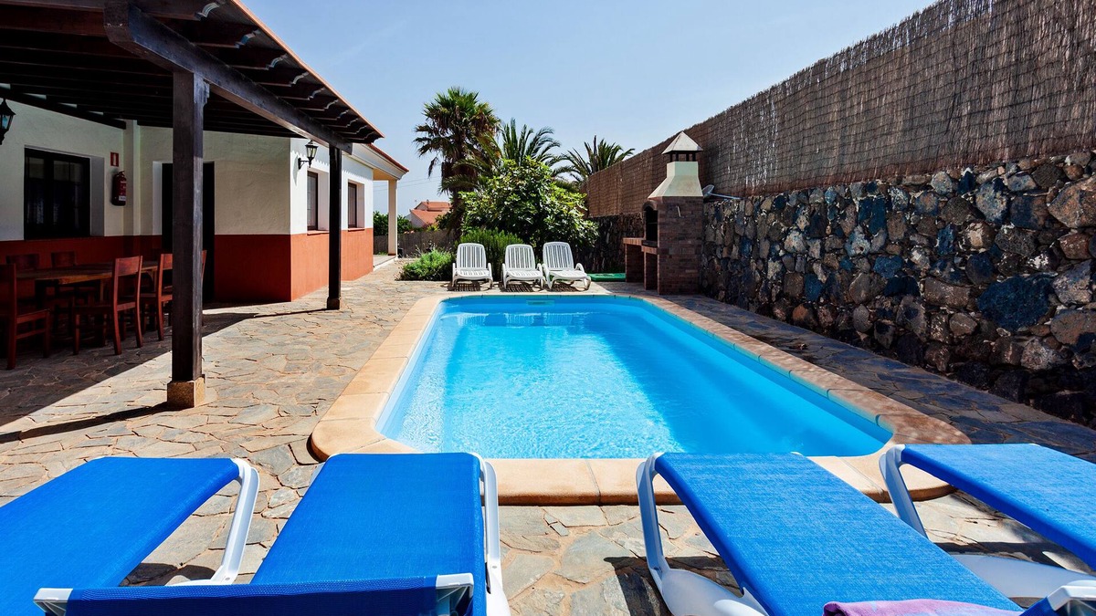 Villaverde House | Casa La Vera, 5 bedroom, 5 bathroom villa with garden and private pool