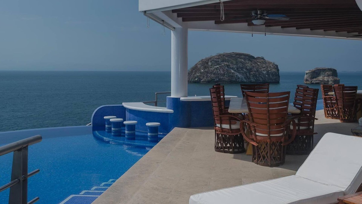 South Shore Hotel Area Villa | Casa La Vista - 25,000 Square Feet Oceanfront Excellence!