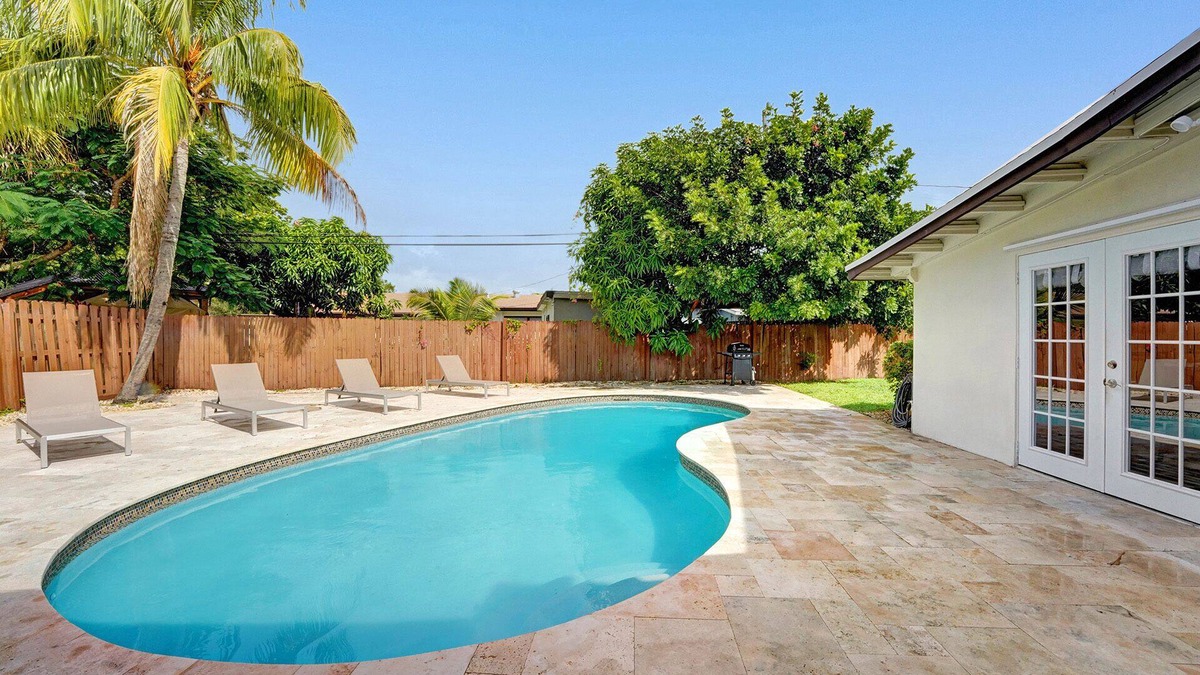 Sunset House | Casa Lani 🌅 Charming Stylish Modern Fort Lauderdale Suburban Home - HEATED Pool
