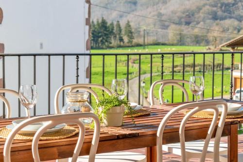 Arizkun Ski Chalet | Casa Larrañea, Espaciosa casa rural en el corazón del Baztán