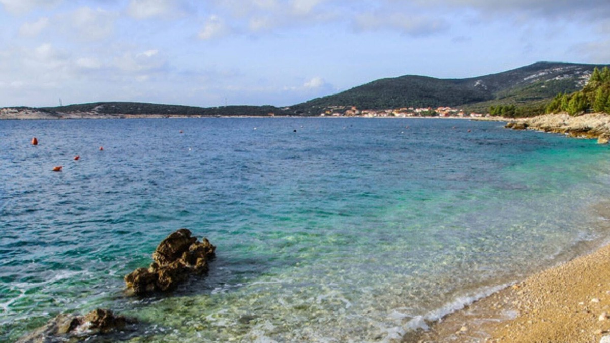 Cres House | Casa Laura Cres, 100m to the beach, 6 people, great location, free WiFi