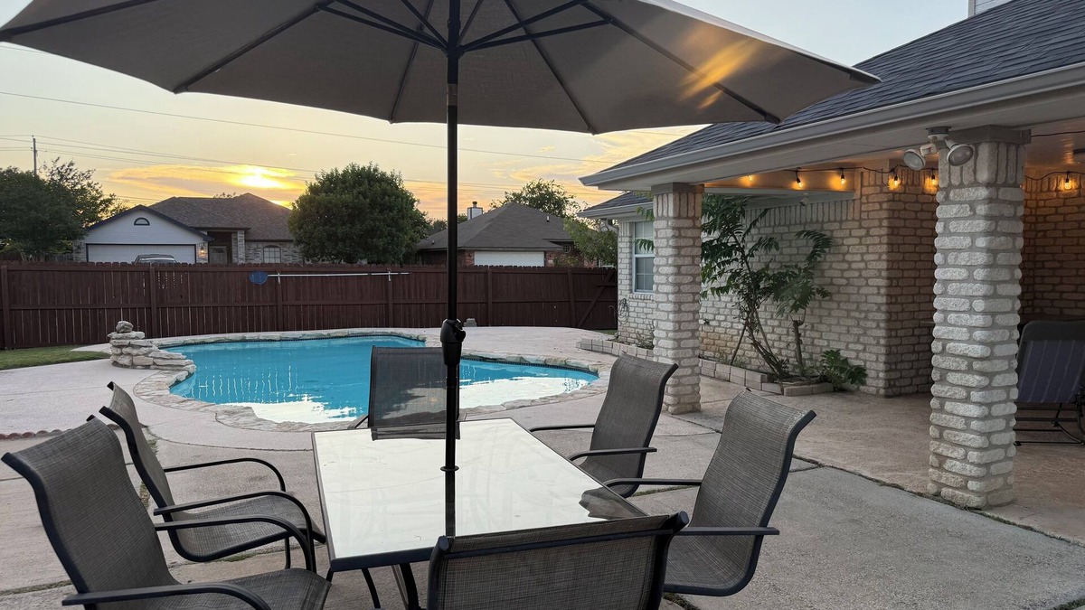 Killeen House | Casa Lava- 4-bedroom pool house in Killeen