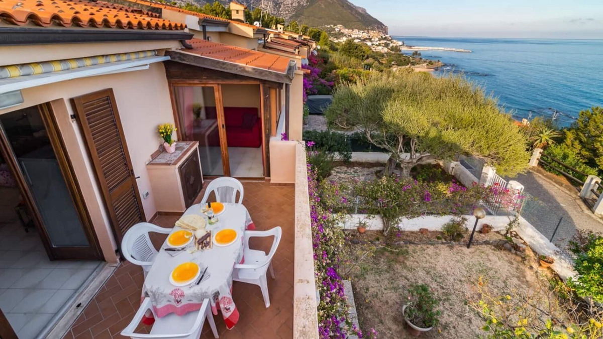 Cala Gonone Villa | Casa Limoni - Four Bedroom Villa, Sleeps 10