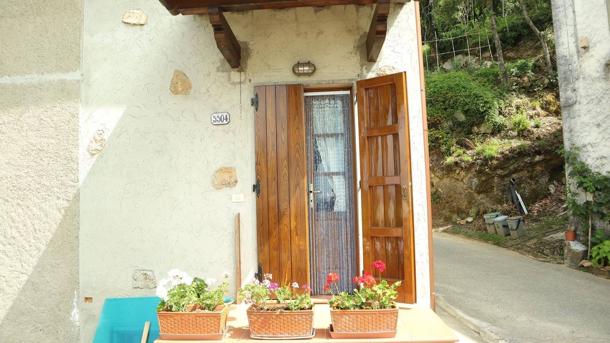 Stazzema House | Casa Linda a window to the sea