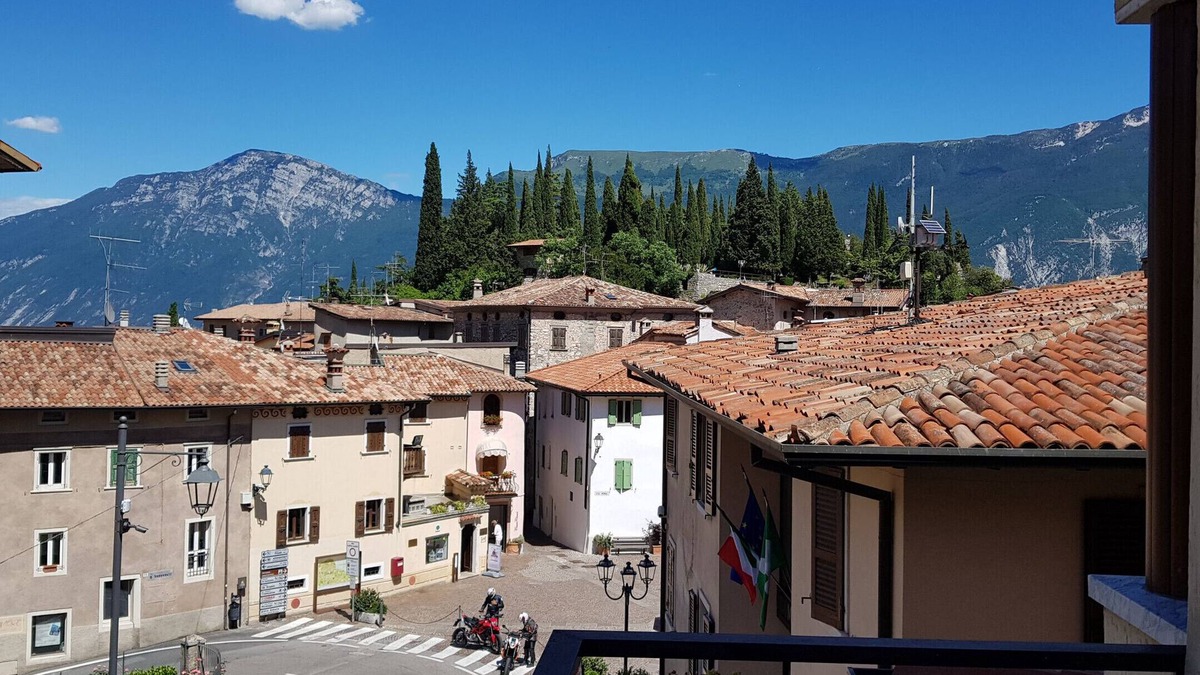 Pieve Apartment | Casa Liver Pieve balcony town center