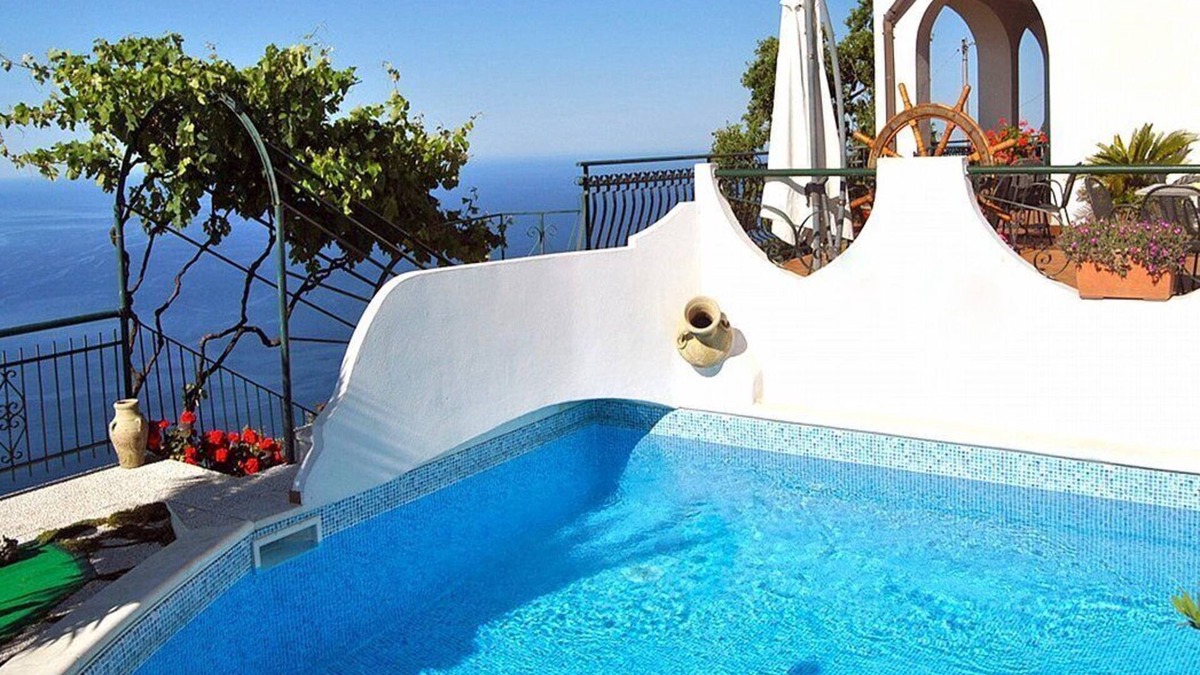 San Michele House | Casa Lolita B: A cozy apartment located on a hillside, facing the sea, with Free WI-FI.