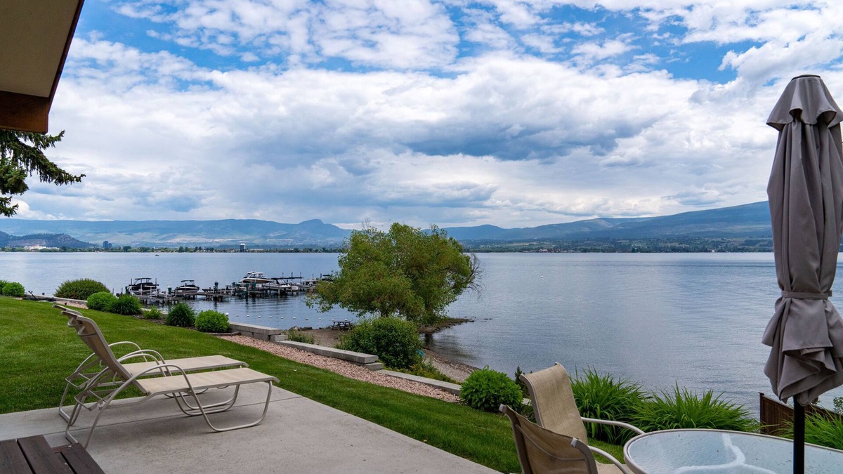 Central Okanagan Cabin | Casa Loma 417 Two Bedroom Villa South beach
