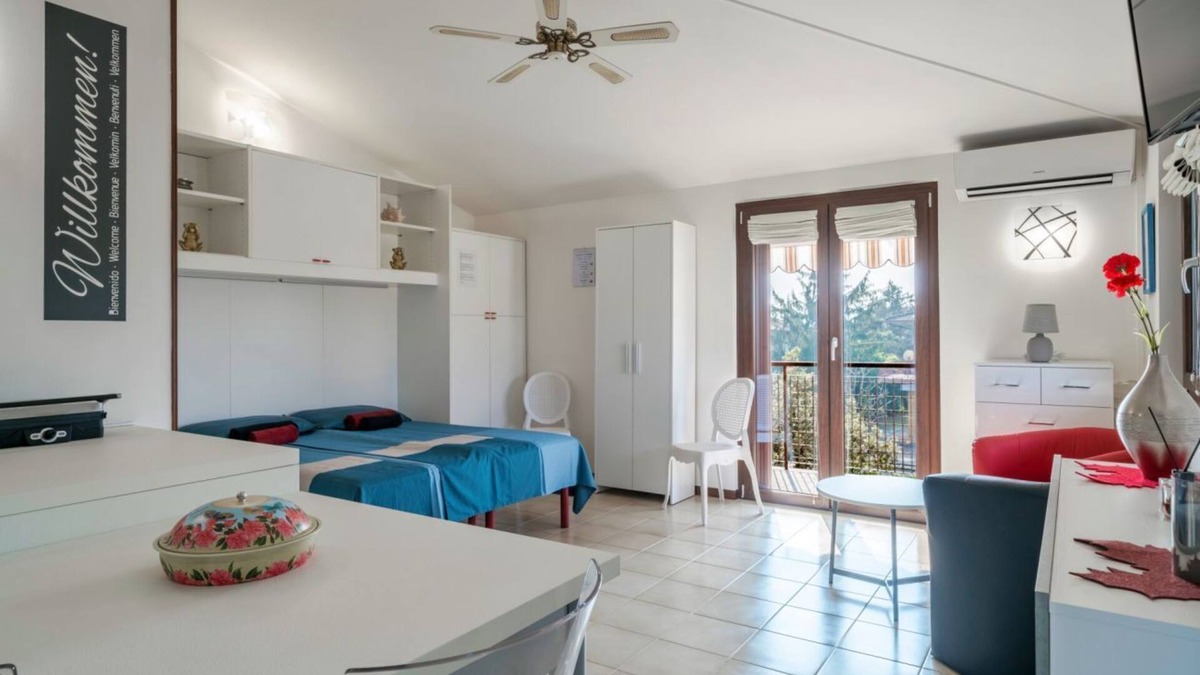 Lugana Apartment | Casa Lugana 15 - Studio apartment with lakefront pool near the center
