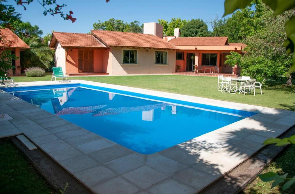 Cuyo House | Casa luminosa con pileta ¡ideal para descansar!