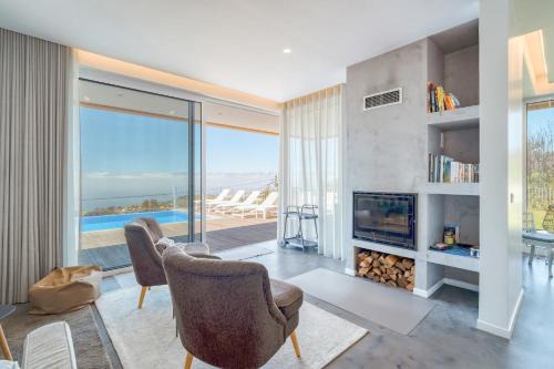 Calheta Villa | Casa Luz by LovelyStay