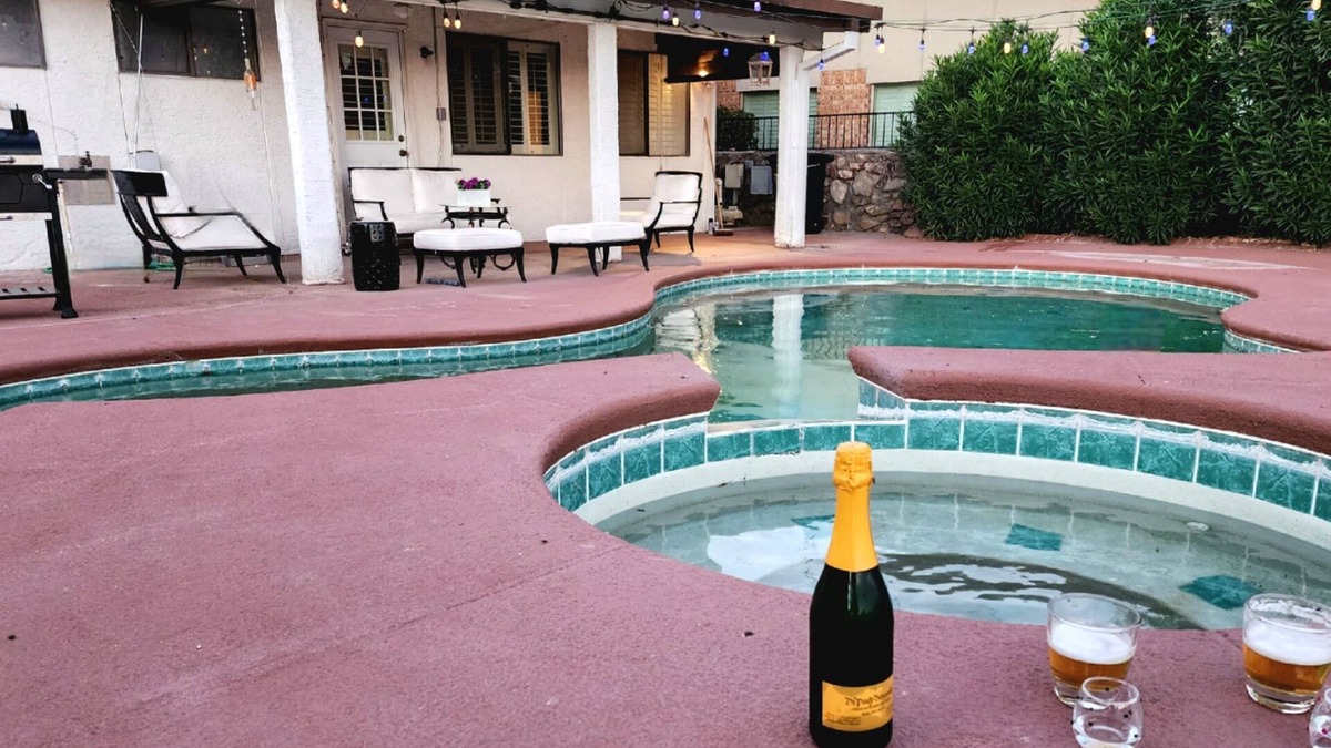 El Paso House | Casa Magnifica marvelous sunset heated pool/jacuzzi