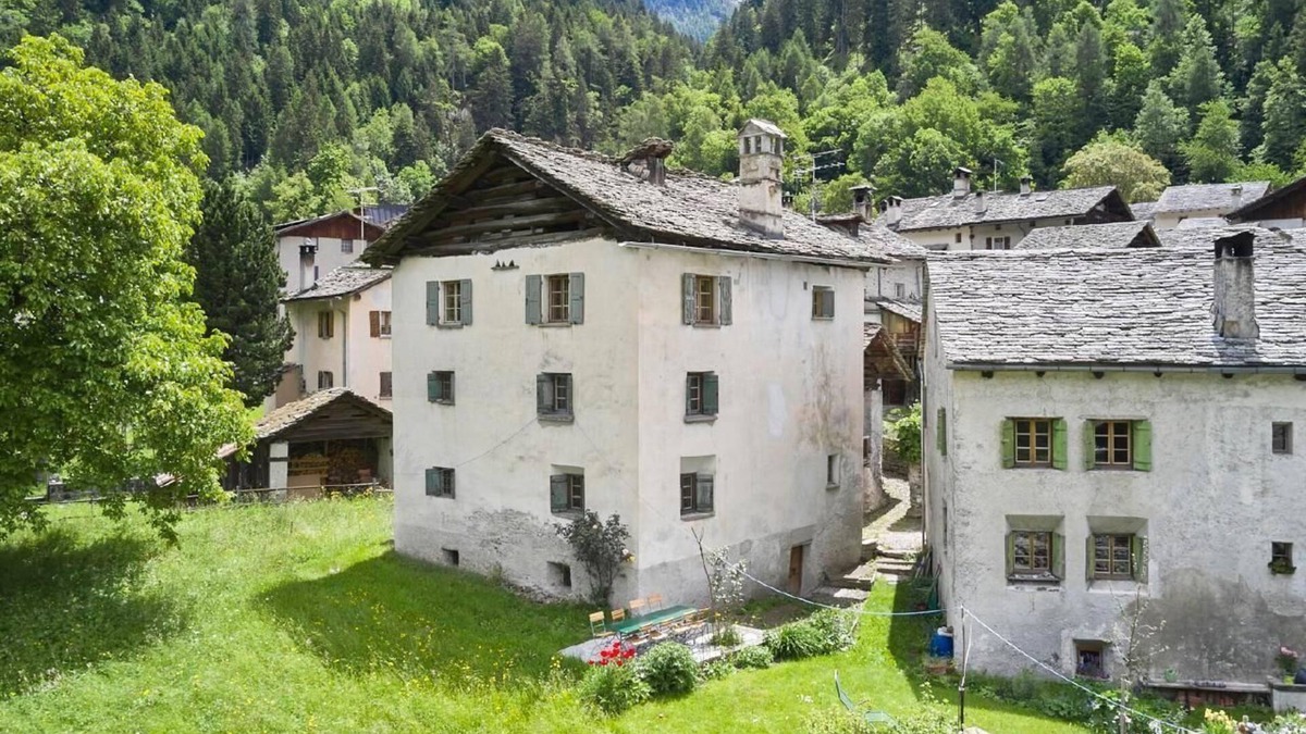 Promontogno House | Casa Malussi - Foundation Holidays in a listed building