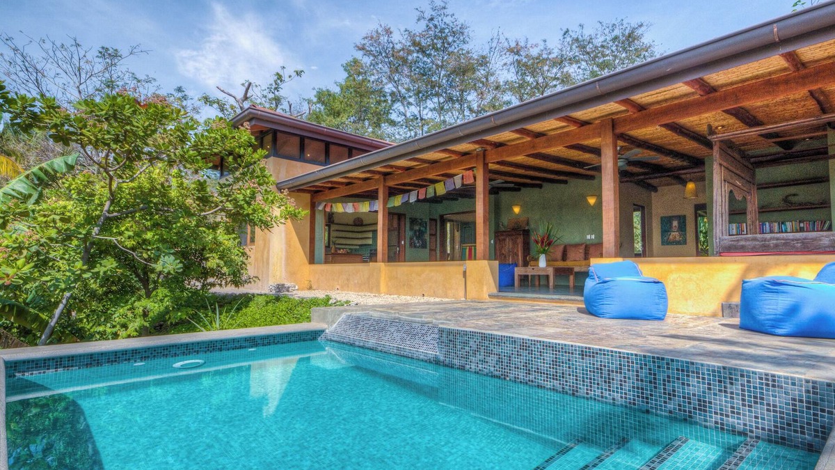 Garza House | Casa Manigordos: Private Tropical Oasis – 5 Min Walk to Playa Guiones, Nosara