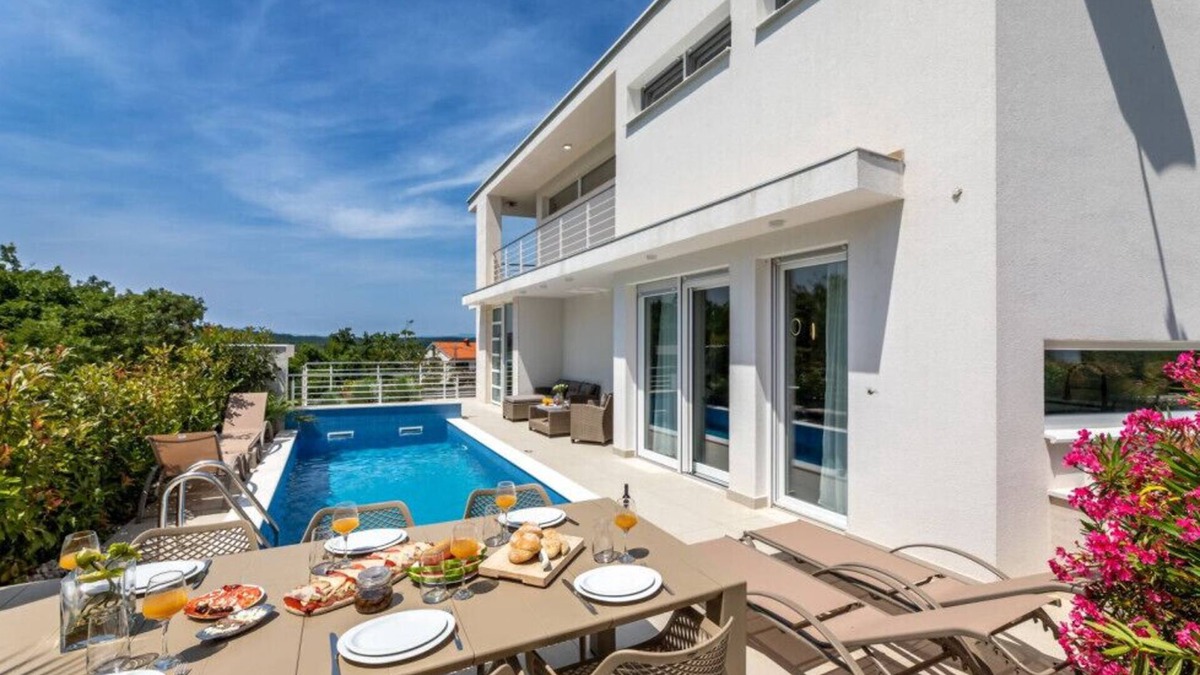 Klimno Villa | Casa Mariposa by Villas Guide