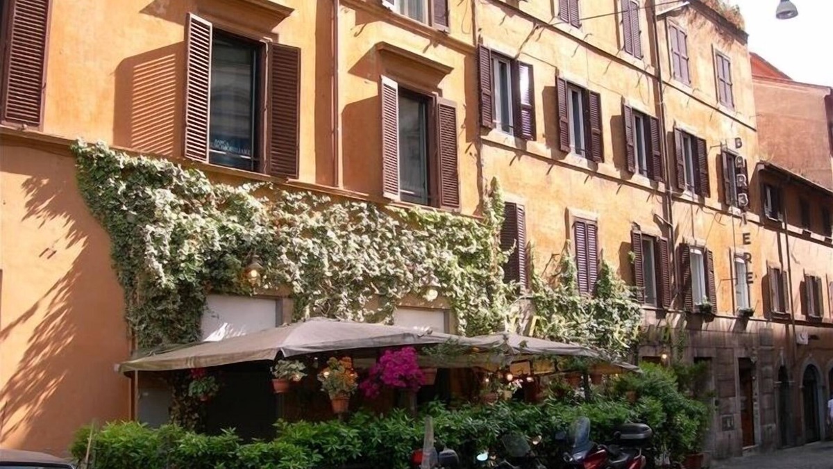 Rione II Trevi Apartment | Casa Maroniti, Your House Next to the Trevi Fountain.