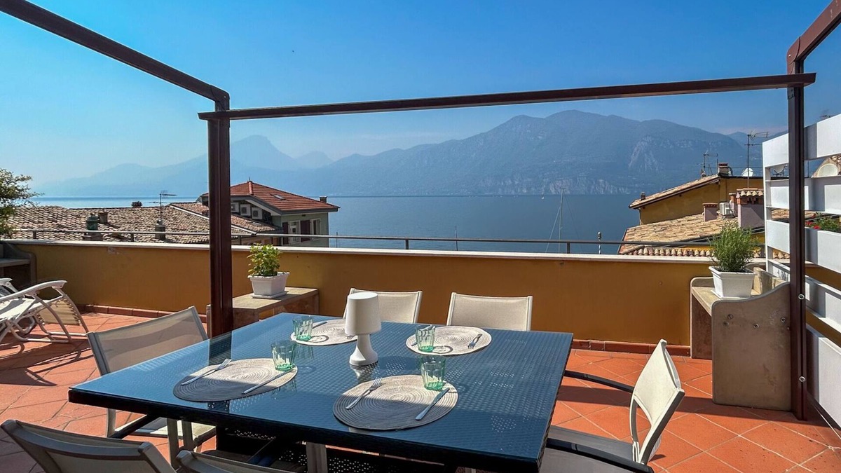 Brenzone sul Garda Apartment | Casa Martina - Attico con Terrazzo in Splendida Vista Lago
