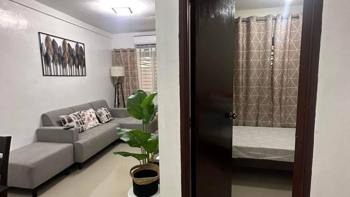 Lipa House | Casa Mercado IV is a cosy 2 storey furnished family-friendly house.n