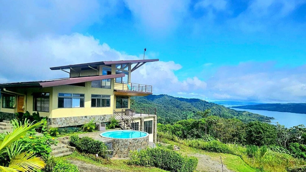 Penas Blancas House | Casa Milagro
