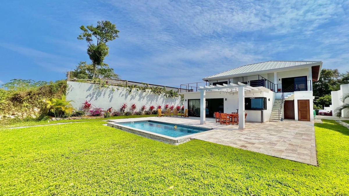 French Harbour House | Casa MoJo @Coral Views, French Harbour