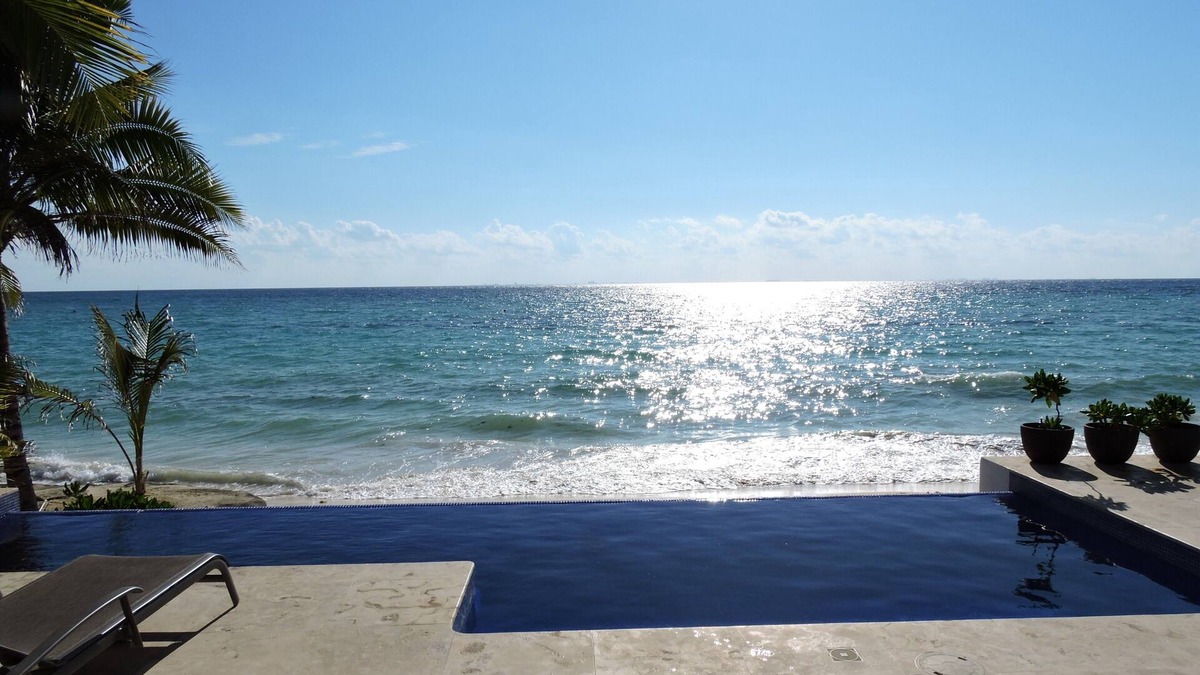 Playacar Fase I House | Casa Moskito, Oceanfront beautiful Villa, 150 Mbps