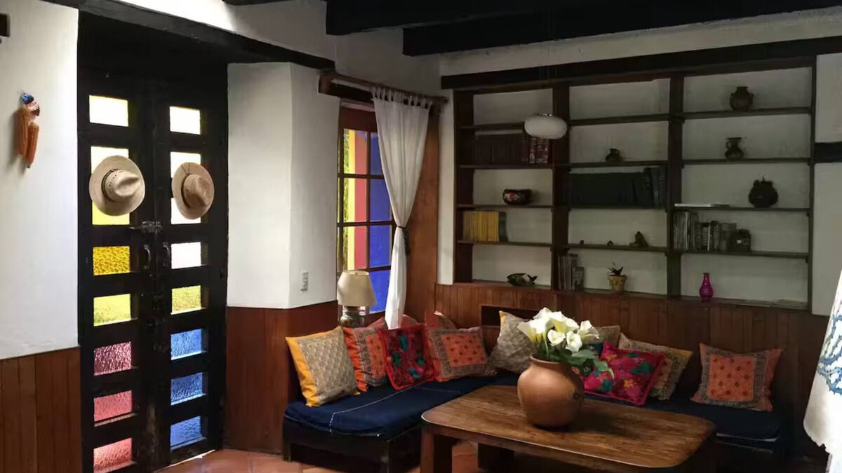 Del Cerrillo Bed & Breakfast | casa Frida - Centrally located cabin near market