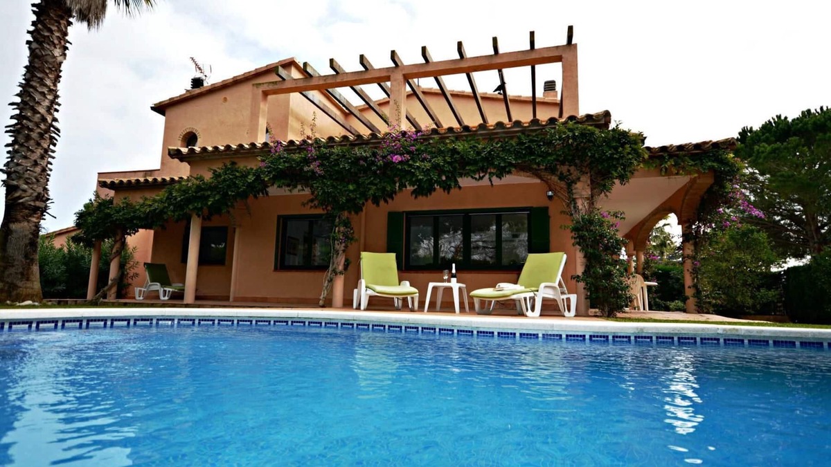 Sant Pere Pescador Ski Chalet | Casa Nautic 1 - A/C, wifi, private pool, barbecue, piano, office.
