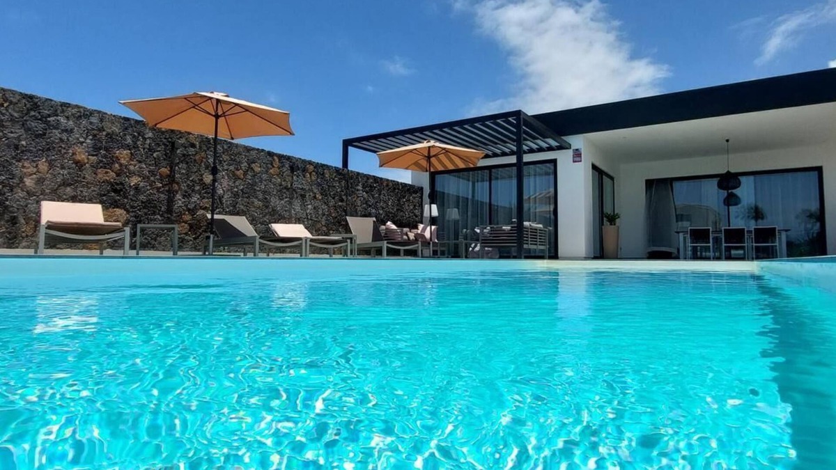 Lajares Villa | CASA NIDO - Modern, very spacious villa with heated pool