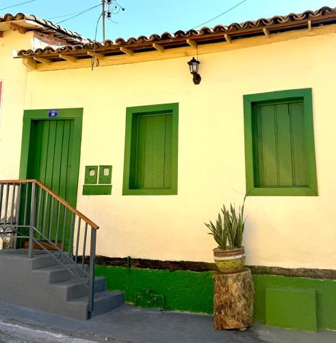 Davidopolis House | Casa Noites Goianas