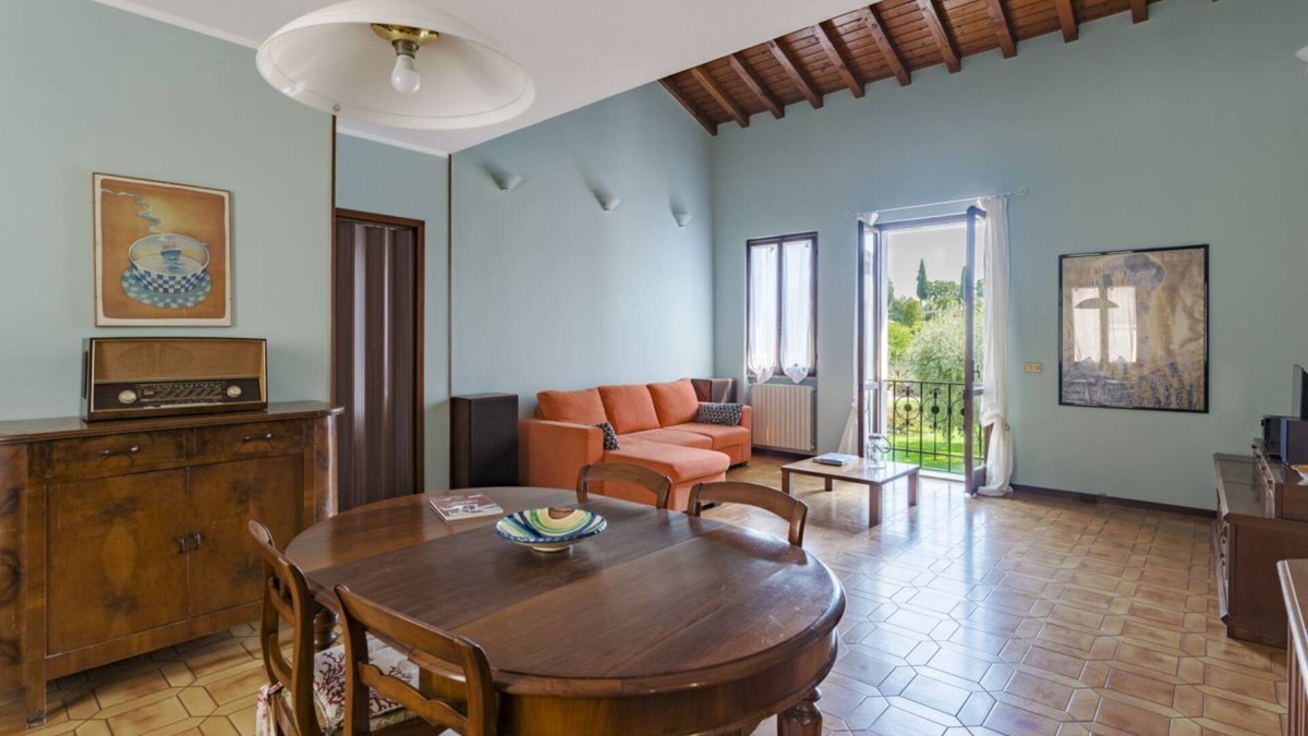 Padenghe sul Garda House | Casa Nora - large apartment in an ancient courtyard