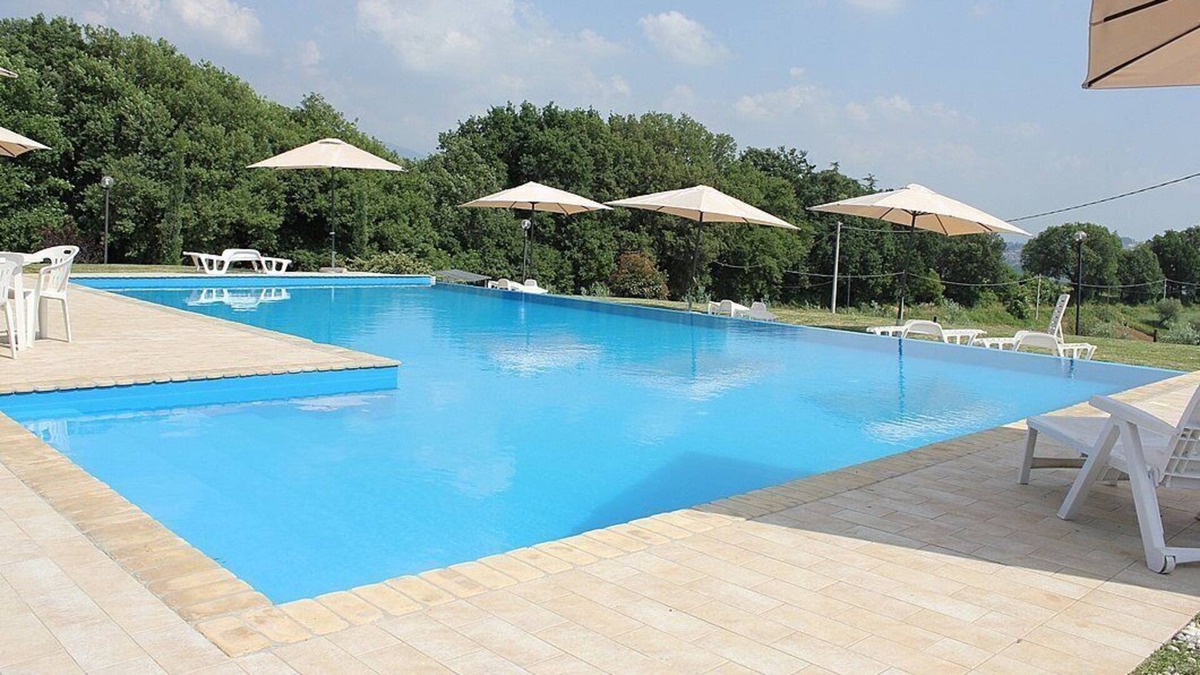 Tarano House | Casa Norberto C, fully refundable with voucher*: A spacious apartment surrounded by meadows and by green hills.