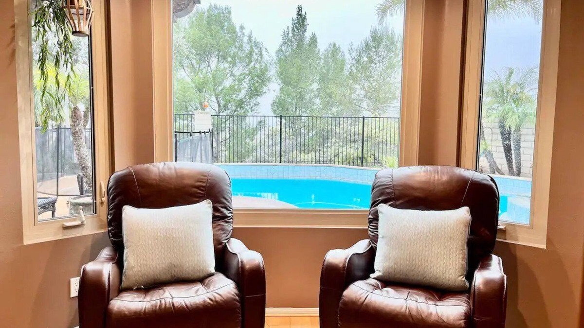 Camarillo House | Casa Oasis, Beautiful Pool, 4 Bedroom 3.5 bathroom, Wifi!