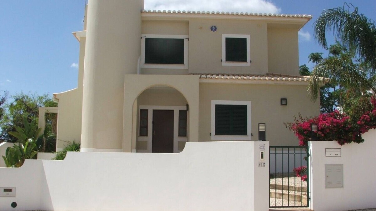 Albardeira Villa | Casa Olivia Rose with private pool in secluded gardens close to beach and marina