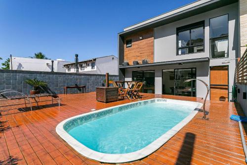 Governador Celso Ramos House | Casa Pé Na Areia - Piscina e Jacuzzi - Gov C Ramos