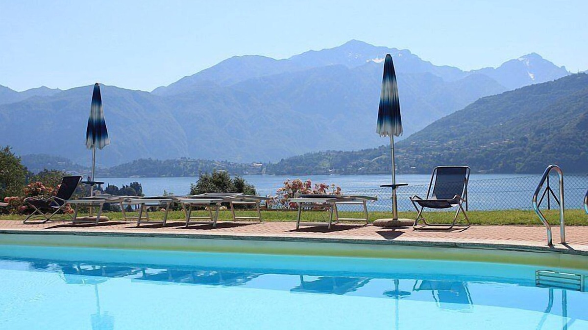 Azzano House | Casa Panorama Cinque: A bright and cheerful apartment situated at a short distance from the shores of Lake Como, with Free WI-FI.
