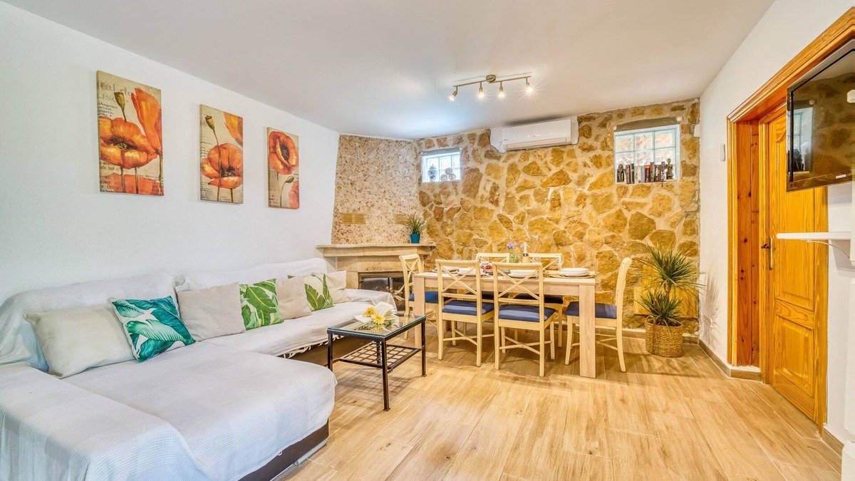 Alcudia House | Casa Paqui: Poolside Bliss