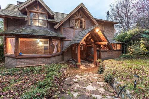 San Carlos de Bariloche Ski Chalet | Casa para 10 con vista al lago - La Casa de Berta