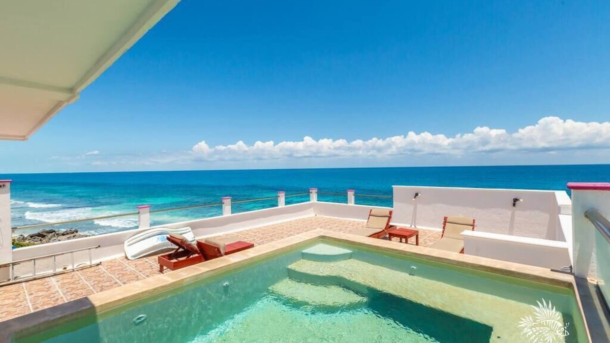 Colonia Meteorologico Condo | Casa Perla Suite 3 : Oceanfront Studio with Rooftop Dipping Pool